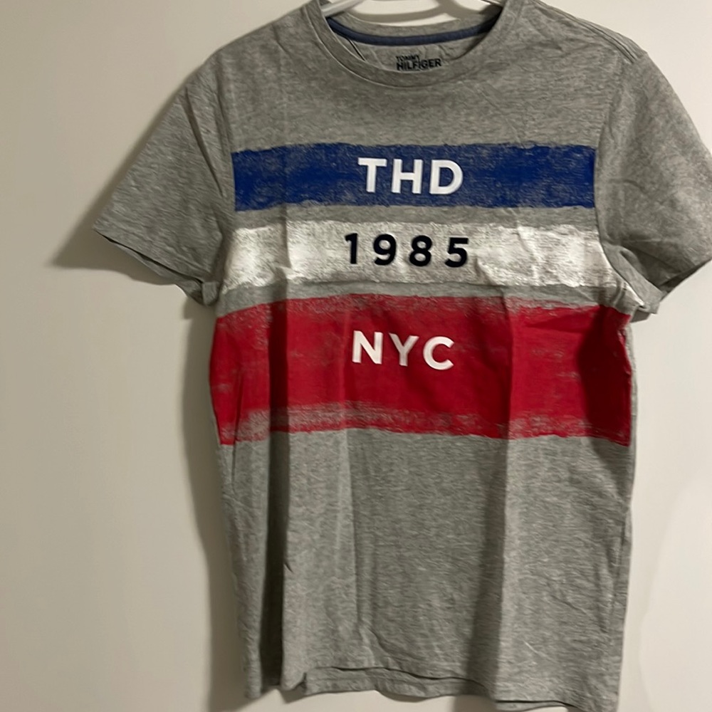 Tommy tee shirt.
